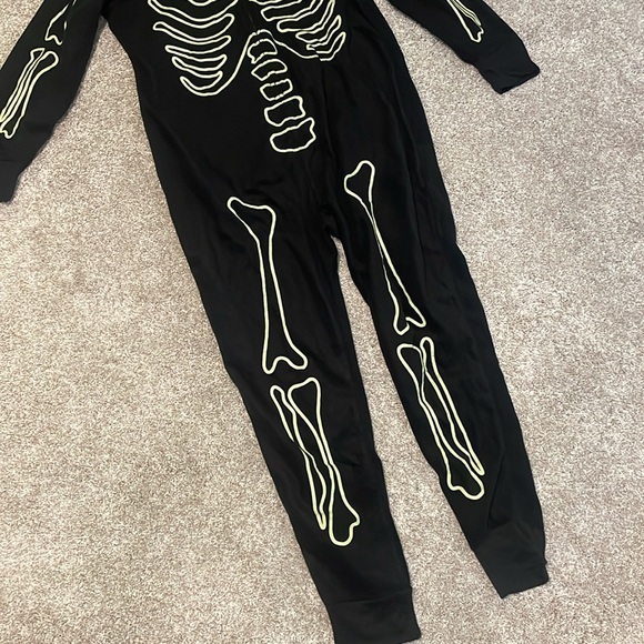 Glow in the dark skeleton onesie - Picture 2 of 2
